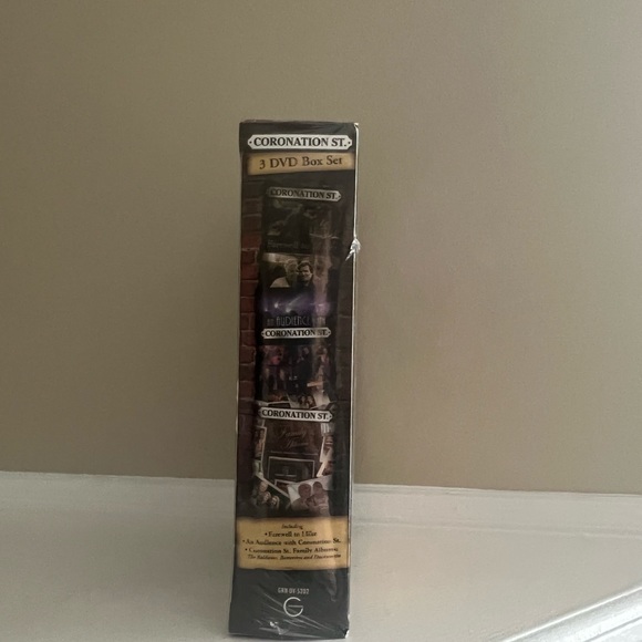 Coronation Street 3 DVD Box Set 2005 Brand New - Picture 4 of 4